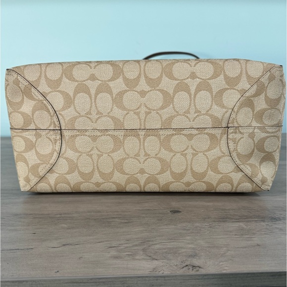 Coach City Tote in Signature Canvas - Picture 4 of 4
